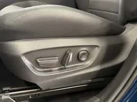 Toyota C-HR (2025) thumbnail 27