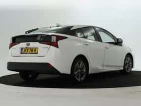 Toyota Prius (2022) thumbnail 2