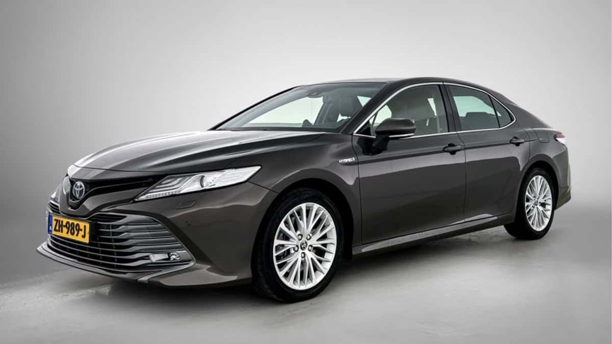 Toyota Camry (2019) — foto 1