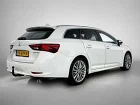 Toyota Avensis (2015) thumbnail 2