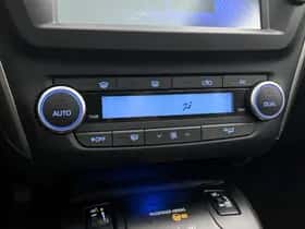 Toyota Avensis (2015) thumbnail 14