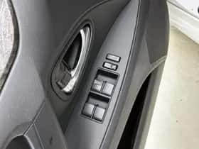 Toyota Avensis (2015) thumbnail 23