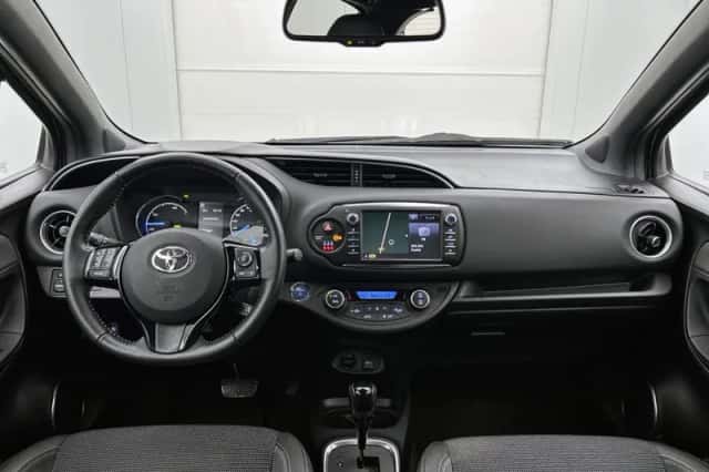 Toyota Yaris (2018) thumbnail 4
