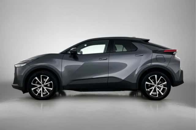 Toyota C-HR (2025) thumbnail 3