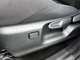 Toyota C-HR (2025) thumbnail 39