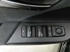 Toyota C-HR (2025) thumbnail 24