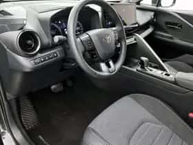 Toyota C-HR (2025) thumbnail 7
