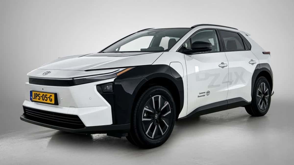 Toyota bZ4X (2025) — foto 1