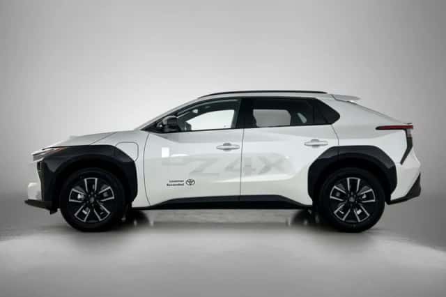 Toyota bZ4X (2025) thumbnail 3