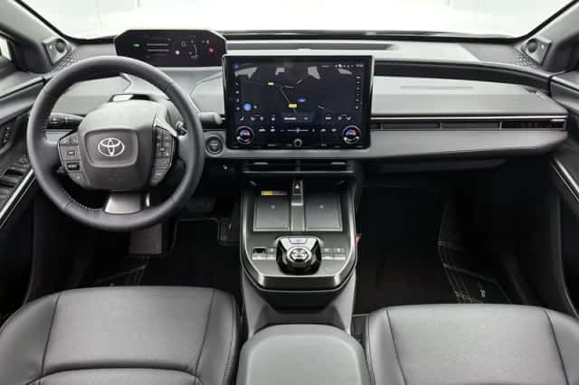 Toyota bZ4X (2025) thumbnail 4