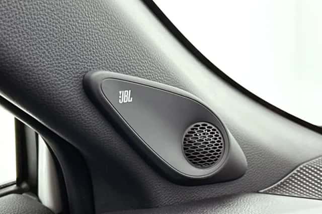 Toyota Corolla_Cross (2025) thumbnail 3