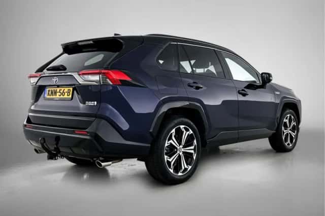 Toyota RAV4 (2022) thumbnail 2