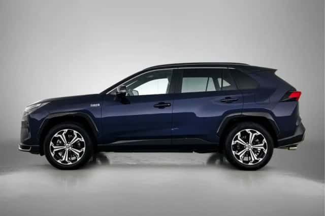 Toyota RAV4 (2022) thumbnail 3