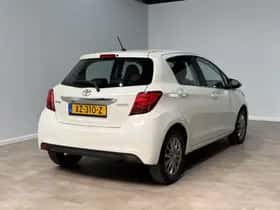 Toyota Yaris (2017) thumbnail 2