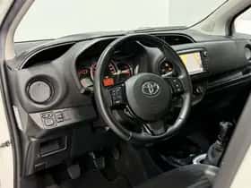 Toyota Yaris (2017) thumbnail 7