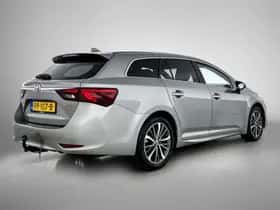 Toyota Avensis (2015) thumbnail 2