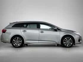 Toyota Avensis (2015) thumbnail 18