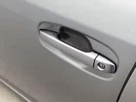 Toyota Avensis (2015) thumbnail 40