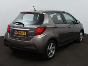 Toyota Yaris (2016) thumbnail 2