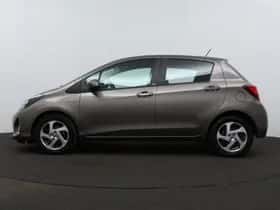 Toyota Yaris (2016) thumbnail 3