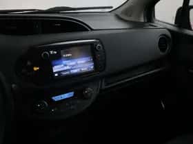 Toyota Yaris (2016) thumbnail 9