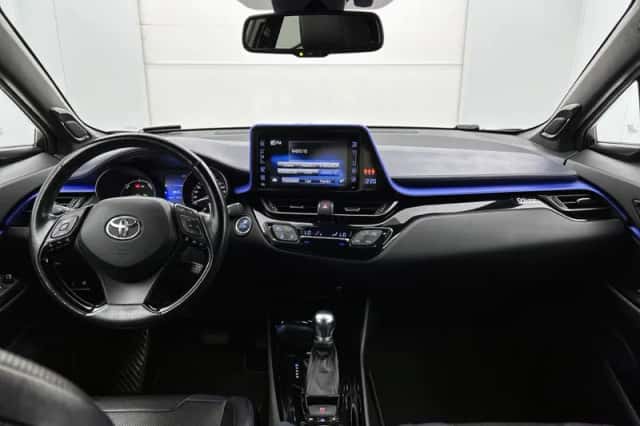 Toyota C-HR (2017) thumbnail 4
