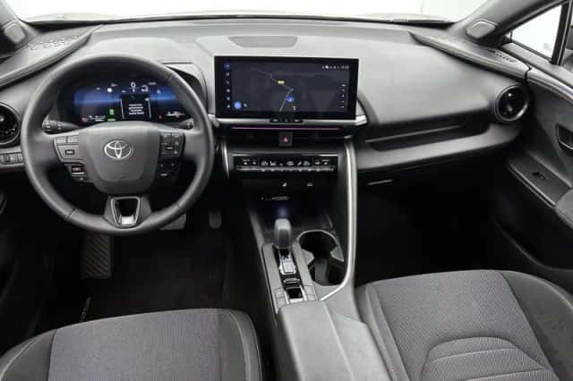 Toyota C-HR (2025) thumbnail 5