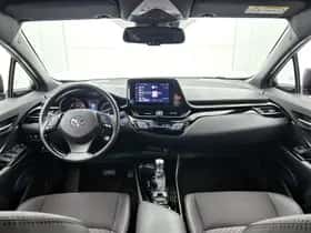 Toyota C-HR (2022) thumbnail 5