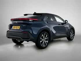 Toyota C-HR (2024) thumbnail 2