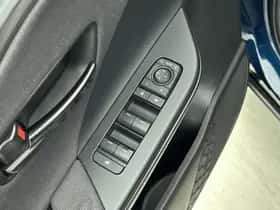 Toyota C-HR (2024) thumbnail 32