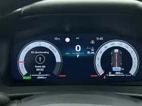 Toyota C-HR (2024) thumbnail 6