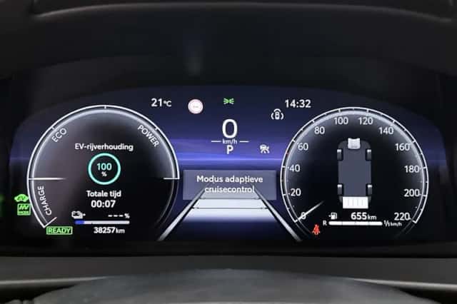 Toyota C-HR (2025) thumbnail 6