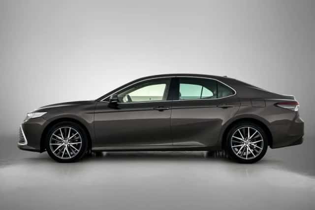 Toyota Camry (2022) thumbnail 3