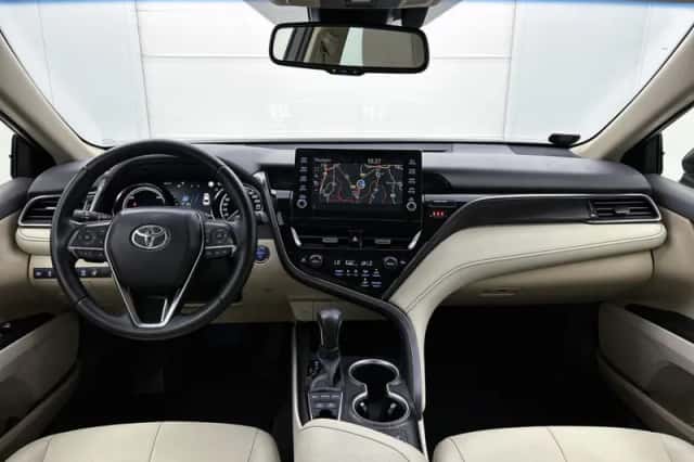 Toyota Camry (2022) thumbnail 5