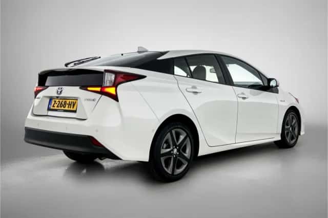 Toyota Prius (2019) thumbnail 2