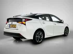 Toyota Prius (2019) thumbnail 2
