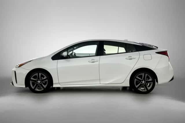 Toyota Prius (2019) thumbnail 3