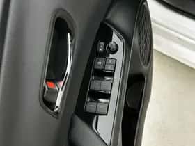Toyota Prius (2019) thumbnail 24
