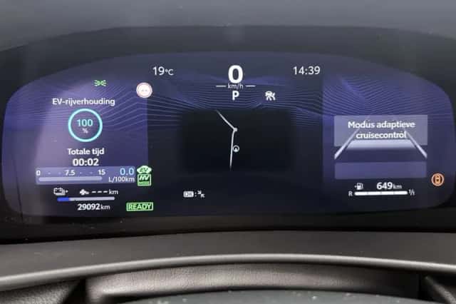 Toyota C-HR (2025) thumbnail 6