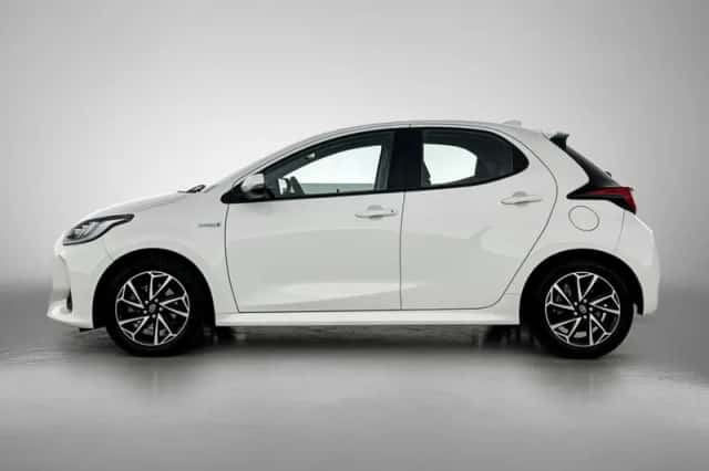 Toyota Yaris (2021) thumbnail 3