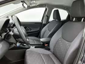 Toyota Yaris (2025) thumbnail 8