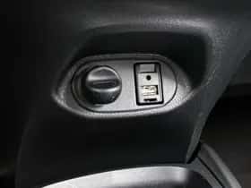 Toyota Yaris (2014) thumbnail 25