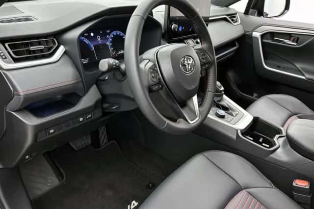 Toyota RAV4 (2025) thumbnail 6