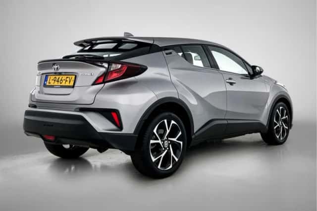 Toyota C-HR (2021) thumbnail 2