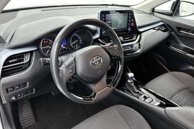 Toyota C-HR (2021) thumbnail 6
