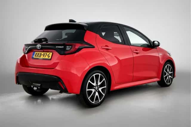 Toyota Yaris (2021) thumbnail 2
