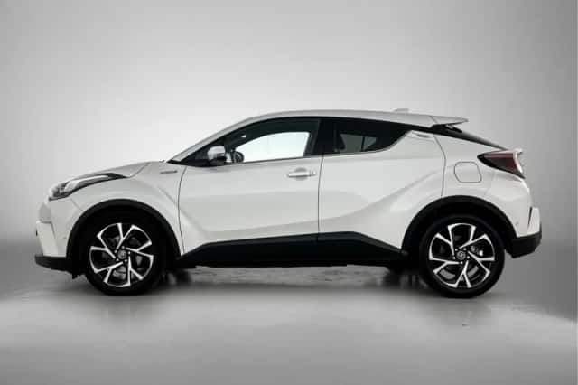Toyota C-HR (2019) thumbnail 3