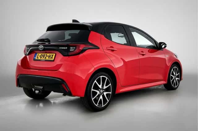 Toyota Yaris (2021) thumbnail 2
