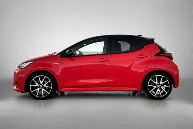 Toyota Yaris (2021) thumbnail 3