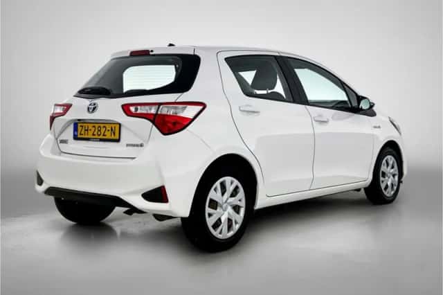 Toyota Yaris (2019) thumbnail 2